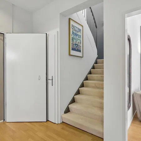 Old Town Penthouse Maisonette Private Rooftop شقة زيورخ